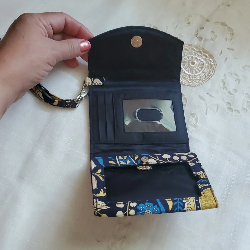 🦜 2/$10 Vera Bradley Ellie Blue Wristlet. - Picture 4 of 12